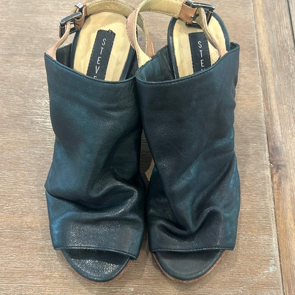 Steven by Steve Madden Vero Cuoio Italian Leather Peep Toe black (made In Italy)